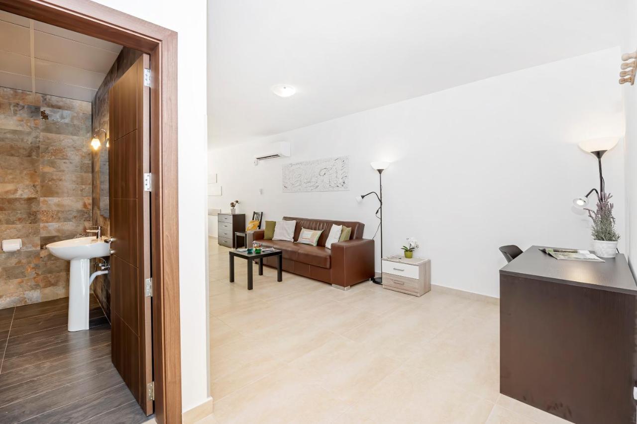 Summer Breeze Comfort Sunny Apartments Close To The Sandy Beaches - By Getawaysmalta Mellieħa Buitenkant foto